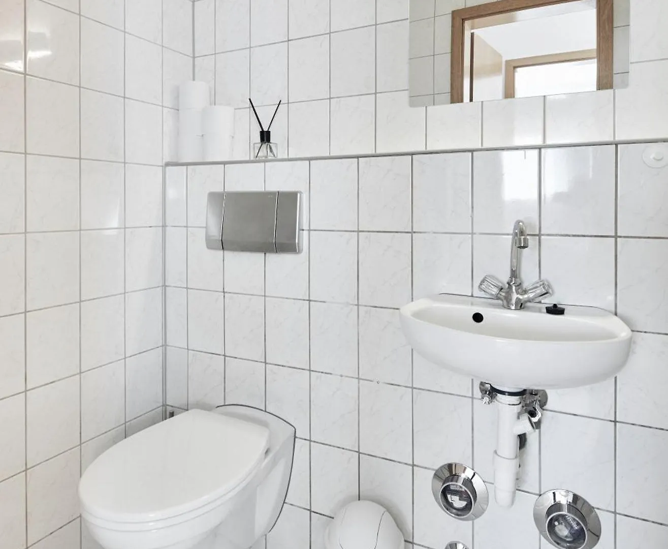 N01 Apartment Im Kuenstlerviertel - Naehe Innenstadt Und Ubahn, 2 Zimmer, 3 Einzelbetten Und Ein Doppelbett Nuremberg 0*,  Germany